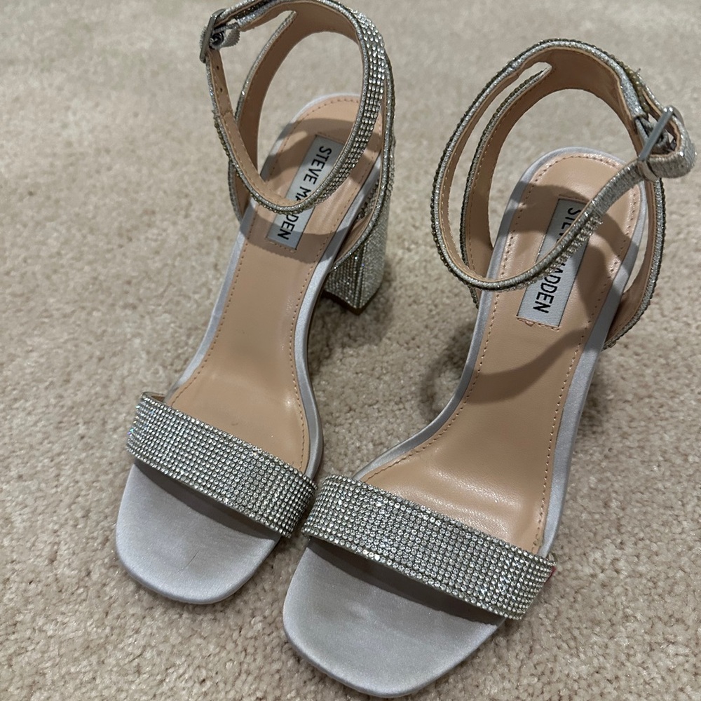 Steve Madden Silver heels! Lightly worn